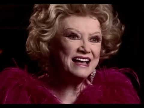 Phyllis Diller 1st woman at male-only Friar’s Club 1983
