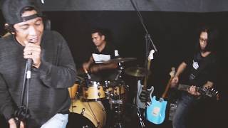 Download lagu Andromeda - Lamunan Live Band Cover mp3