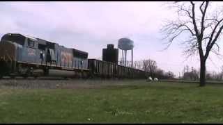 preview picture of video 'CSX SD70MAC at Run 8 on empty coal/ore train in Deshler, Ohio'