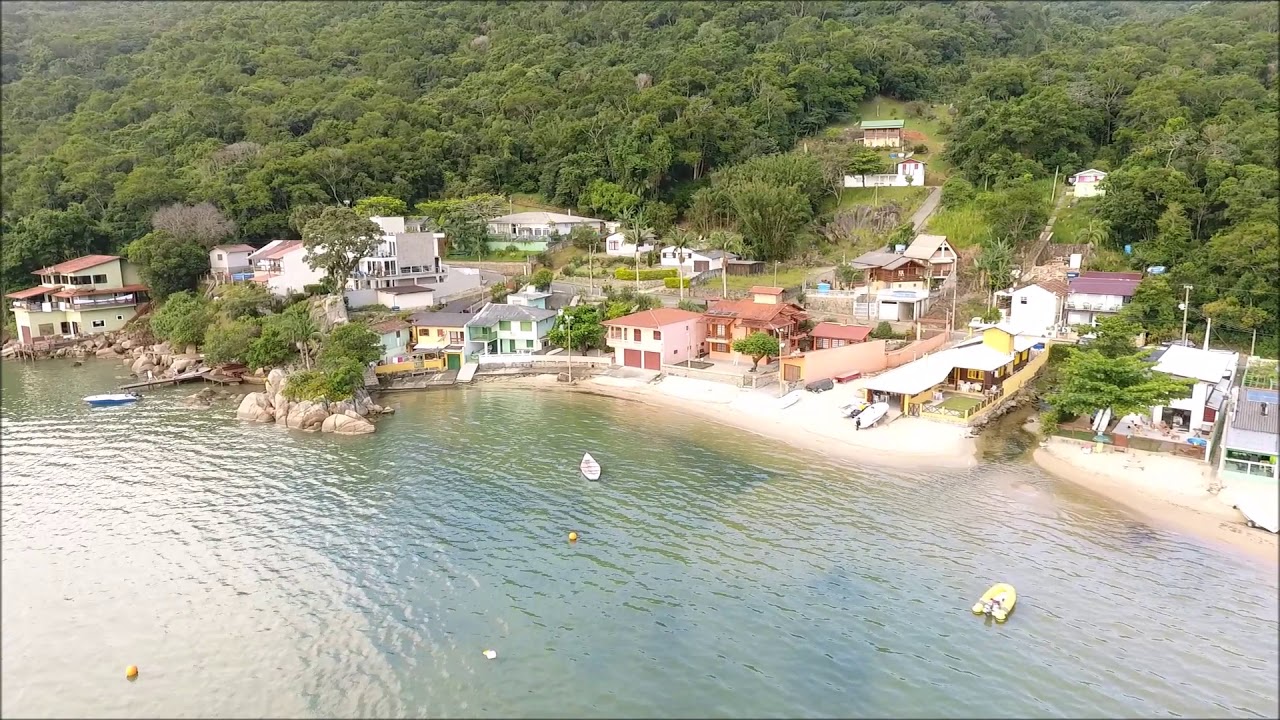 Na ponta sul da Ilha de SC - Praia da Caieira da Barra do Sul próxima ao Naufragados em Floripa