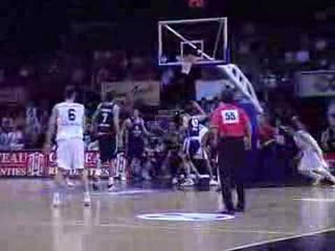 17 19-01-08 BCO-Bologna bis - Chris Mc Cray met rebound en s