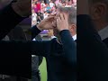 Hoe gaat deze bal er niet in? ?