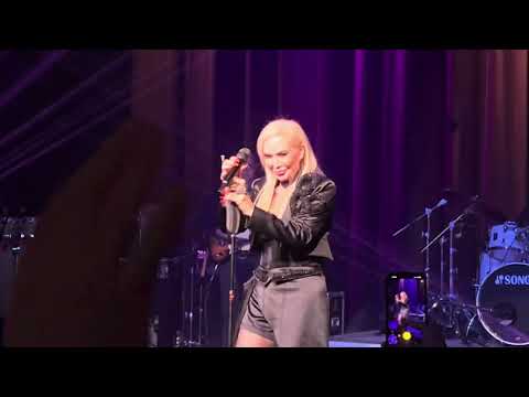 🎶✨ شهره روی صحنه – شبی به‌یادماندنی! ✨🎤  صدایی که خاطره می‌سازد، اجرایی که دل‌ها را می‌لرزاند!