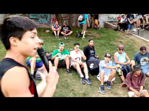 Panchok Vs vaka batallando en la caverna