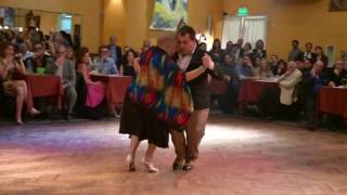 Nelida Fernando y Hernan Alvarez Prieto en el Parakultural - milonga
