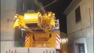 ariano-la-potente-gru-raggiunge-il-cantiere-dell-ex-giorgione