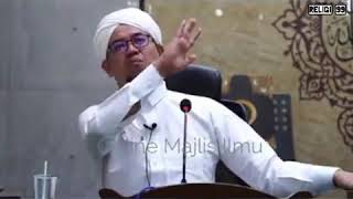 Download lagu Jadi Imam Solat Jenazah Ibu Bapa Sendiri - USTAZ FARHAN mp3