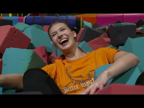 Superstaarid Ülemiste keskuse Trampolinos möllamas