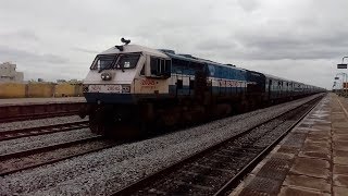 preview picture of video 'KJM WDP4 20045  skips Birur with 16587 Yesvantpur - Bikaner Express'