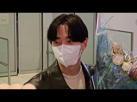 2PM Lee Junho 이준호 arrival @ Charles de Gaulle Airport in Paris for the Berluti PFW Event