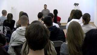 Kamen, zanat i stvaralaštvo: Gimnazijalci u Prijedoru učili od crnogorskog vajara