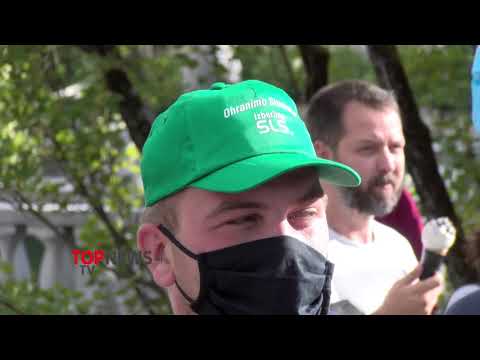 17.07.2020 Marjan Podobnik s harmonikarji nad protivladne proteste