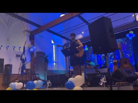 Yoann Guay qui chante Helene st-Mathieu le 23 juin 2025