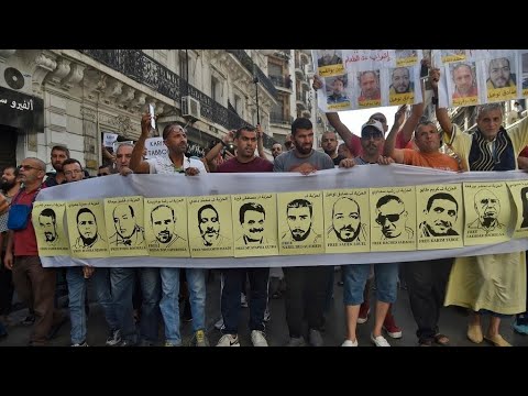 الجزائريون يواصلون حراكهم الشعبي للجمعة الـ34 رفضا للانتخابات الرئاسية