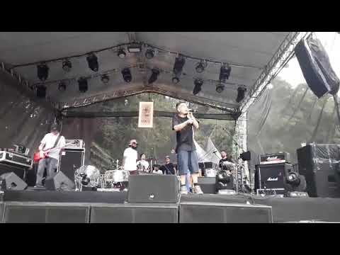 Vitor Salmazo vocalista da Machete bomb,  manda recado para Bolsonaro