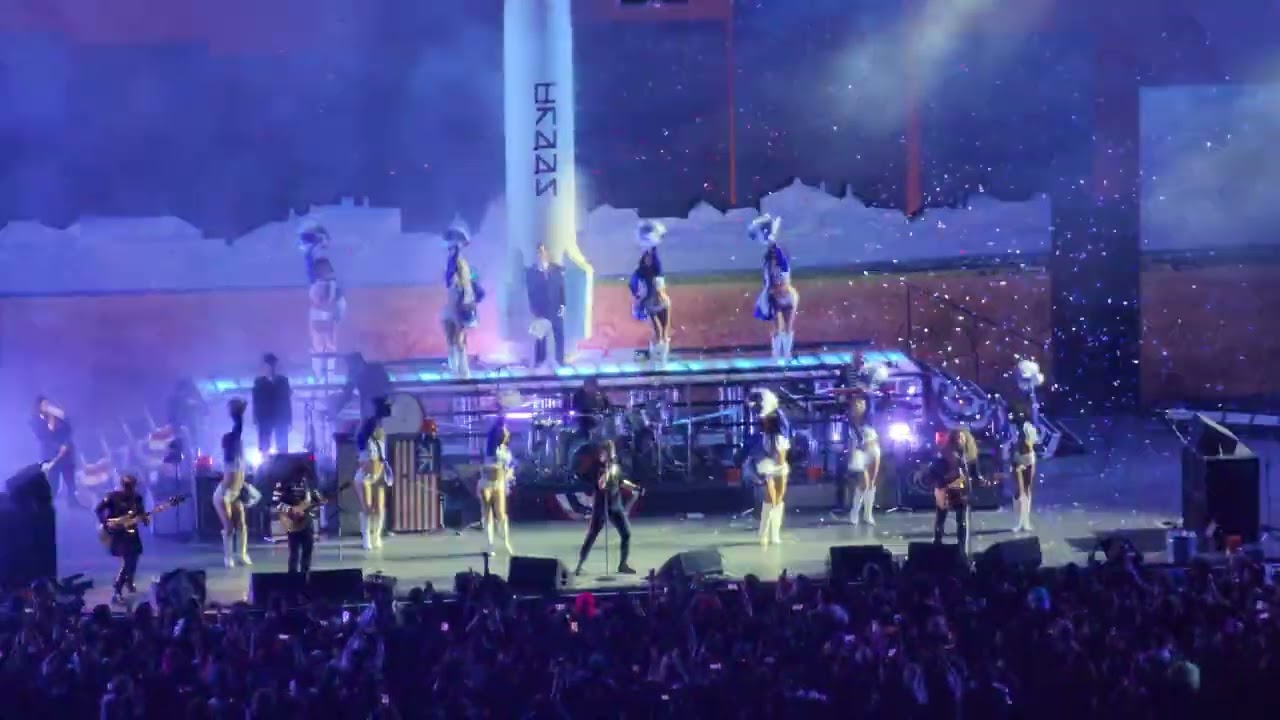 cheerleaders 20261021 My Chemical Romance The Black Parade Hollywood Bowl Night 1 - YouTube