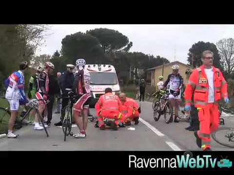incidente San Bartolo scooter investe aprtecipanti a gara ciclistica 03 04 2014