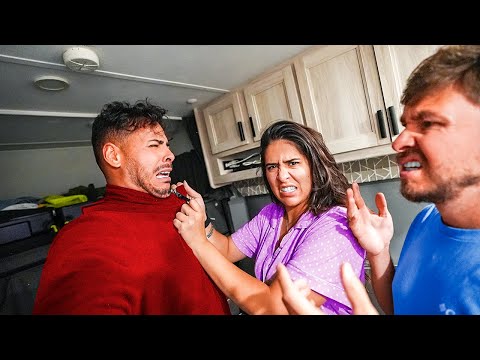 MINHA IRMÃ ME DESCOBRIU DENTRO DO MEU MOTORHOME