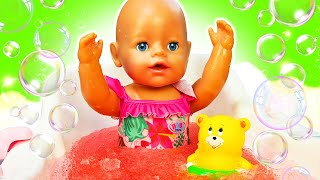 New bathtub for Baby Born doll Emily | Videos for kids with baby dolls & toys.