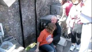 preview picture of video 'Kissing the Blarney Stone'