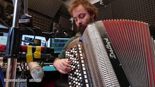 Video thumbnail for Microphone comparison (mkh 8040, mkh 40, Neumann km184, Rode nt1A) by Chris Allan Tod