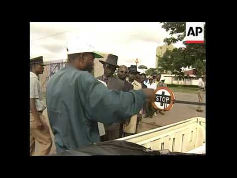 ZIMBABWE: FARM SQUATTERS - SECURITY OPERATION