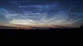 preview picture of video 'Nachtleuchtende Wolken / noctilucent clouds (Harpstedt, 03./04.07.2014)'