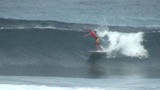 preview picture of video 'Kelly Slater Rip Curl Isabela 2010 Doing a 360'