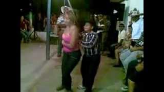 preview picture of video 'bailando Joropo en la manga cagua-edo-aragua'