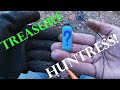 Treasure Huntress von Metal Detecting J
