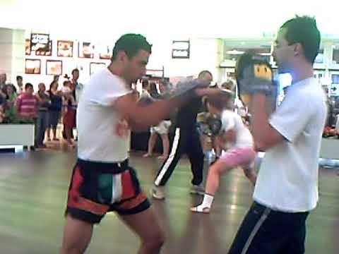 ALESSIO e FABIO MARTINO BRIANZA FIGHTING training focus esibizione CARREFOUR