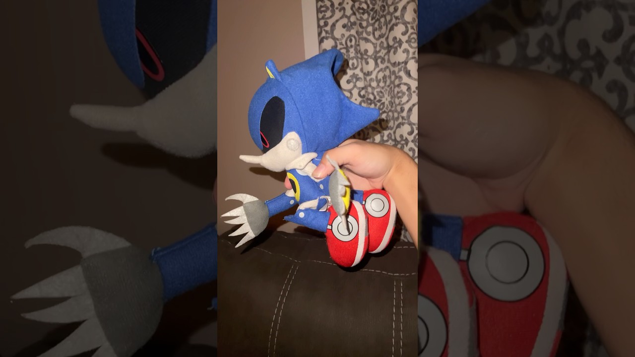 HUE HUE HUE… #bluepikmin #sonic #sonicthehedgehog #metalsonic #meme #plush #funny #short