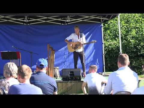 Paul Neitsov Pärnaõie Talu kontserdil