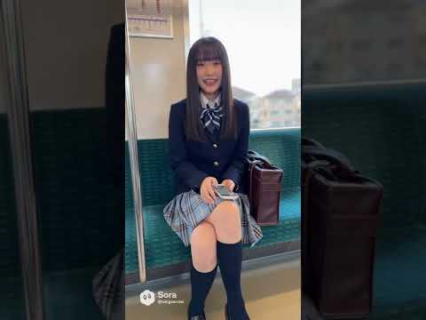 電車内でアイドル級美少女と目が合った瞬間