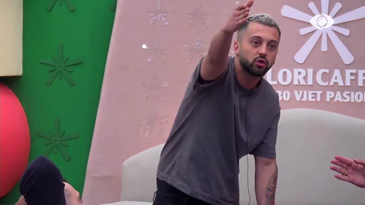 Gjesti bisedon me banorët: E shikoja mamin në sy, e kisha