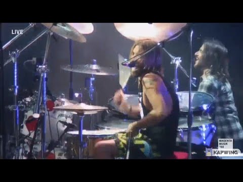 Taylor Hawkins Once Stepped In To Help Dave Grohl When He Lost His Voice At A Concert