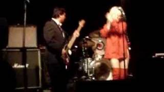 Bootleg Blondie Perform - Comic Books
