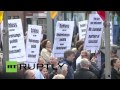 Germany: 'Murderer' - Yatsenyuk met with protest ...