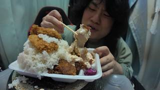 世界一おいしいチキン南蛮弁当に唐揚げとごはん２合トッピングして食べる　　バイト受かったご褒美