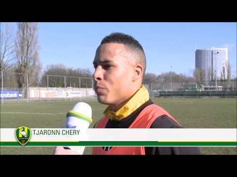 Aaron Meijers, Tjaronn Chery en Christian Supusepa training Oranje