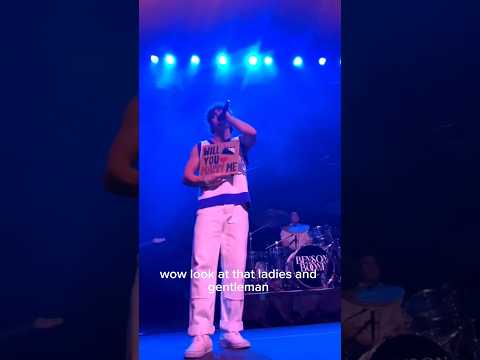 She proposed to me at my concert 👀💍