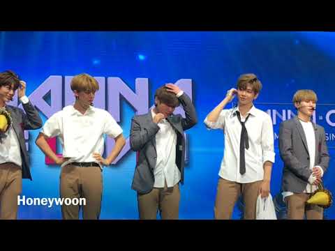 170922 🐰 박지훈머리 Park Ji Hoon Brushing Hair  - Wanna One Singapore Fanmeet