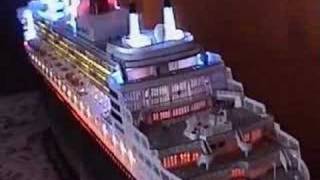 preview picture of video 'Queen Mary 2 Model lit with LED's'