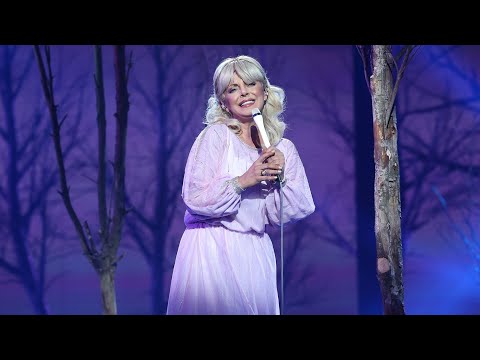 Merche imita a Olivia Newton-John en 'Hopelessly devoted to you' - Tu Cara Me Suena