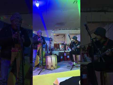 El cóndor pasa..peña de Chuspita-Tilcara-Jujuy