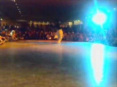  Andrea Misse  and  Javier Rodriguez  are  dancing  to  the  milonga  "  La Esquina  "