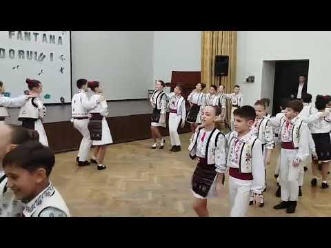 Ansamblul de dansuri populare "ARȚĂRAȘII" Coregraf Catlabuga Nicolae