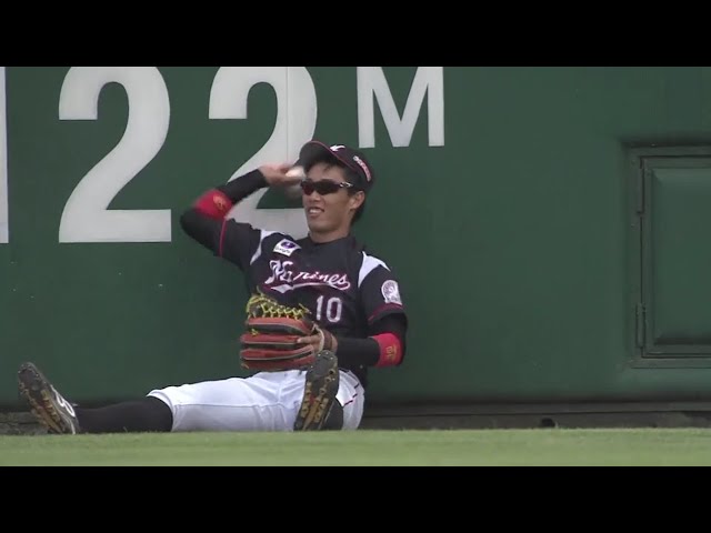 【6回裏】マリーンズ・加藤 フェンス際の打球をジャンピングキャッチ!! 2018/8/1 F-M
