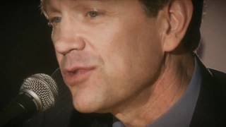 Chris Isaak: Live It Up live session