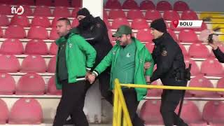 Tribünden Atlayan Sakaryasporlu Taraftarlar Kelepçeyle Sahadan Çıkartıldı